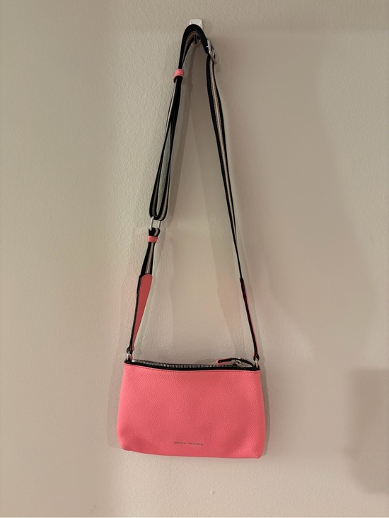 Marc Jacobs Handbags - Marc Jacobs Pink Pebbled Leather Crossbody Bag